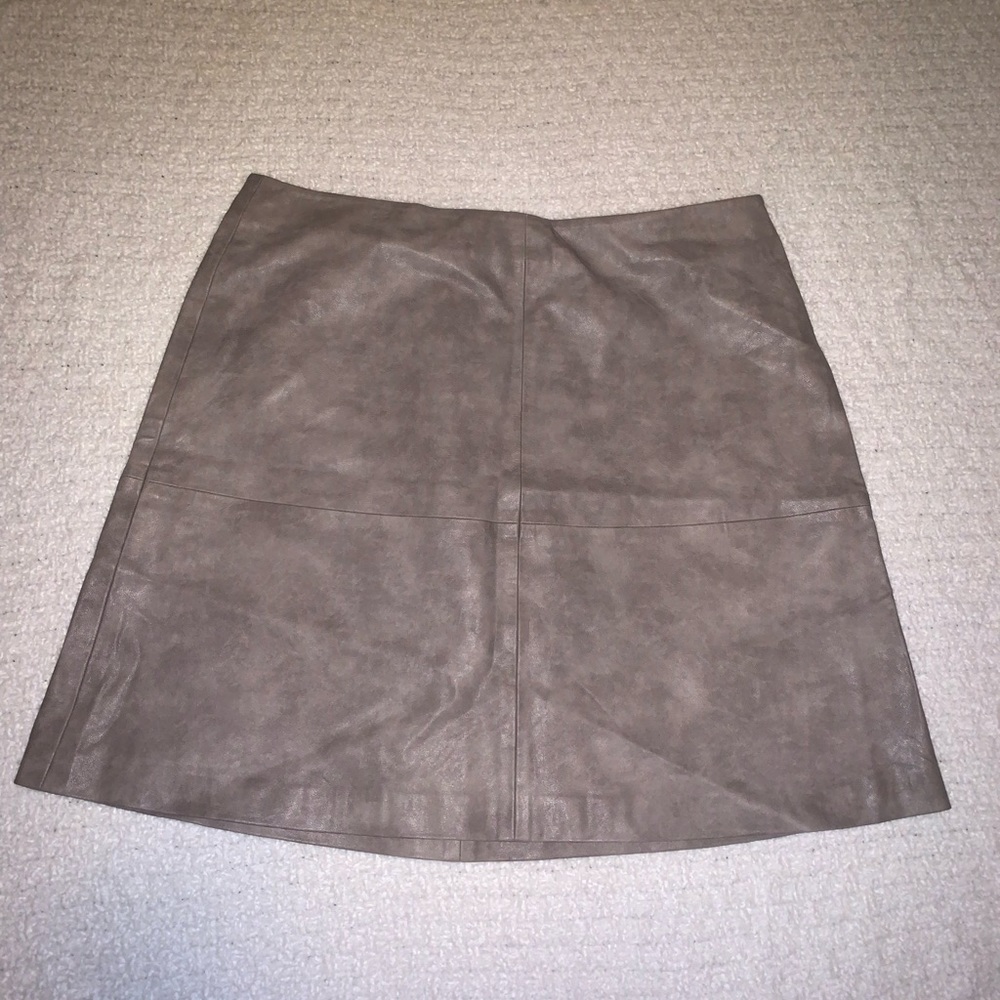 Vince Camuto Faux Leather Skirt Size 10 Like New